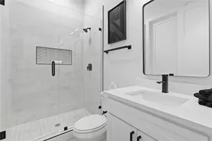 3906 Harlingen St, Dallas, TX 75212 - Photo 3