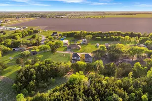 232 Hilltop Dr, Ennis, TX 75119 - Photo 33