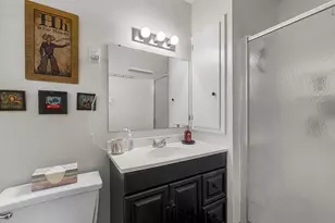 602 Colonial Dr, Athens, TX 75751 - Photo 9