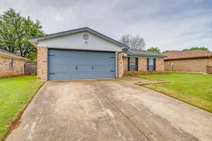 2733 Southpark Ln, Fort Worth, TX 76133 - Photo 3