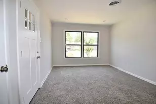 402 E Carolyn Dr, Garland, TX 75041 - Photo 3