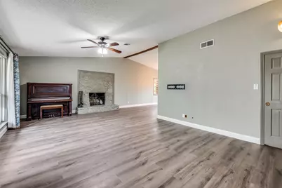 2705 Black Oak Lane, Arlington, TX 76012 - Photo 5