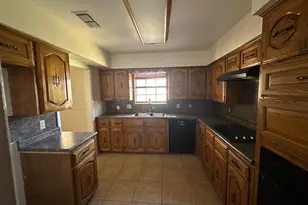 1200 Cliff Dr, Graham, TX 76450 - Photo 11