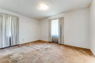 9935 Knoll Krest Dr, Dallas, TX 75238 - Photo 17