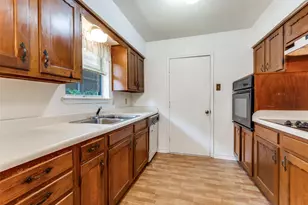 9935 Knoll Krest Dr, Dallas, TX 75238 - Photo 9