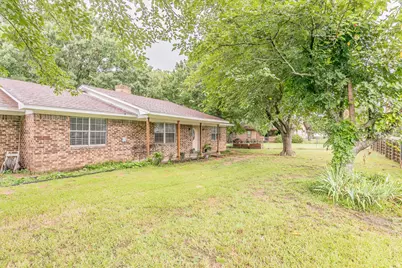 904 Sherman St, Tioga, TX 76271 - Photo 3
