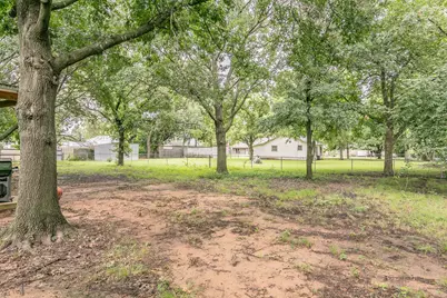 904 Sherman Street, Tioga, TX 76271 - Photo 9