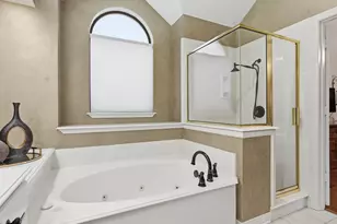 2613 Bent Tree Dr, Hurst, TX 76054 - Photo 23