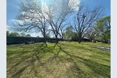 302 N Commercial Street, Bells, TX 75414 - Photo 1