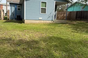 204 E 5th St, Springtown, TX 76082 - Photo 5