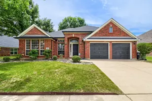 2306 Everton Dr, Arlington, TX 76001 - Photo 1