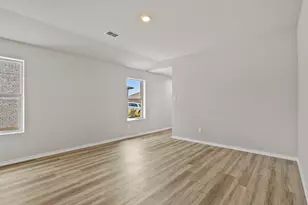 504 Marsh St, Cleburne, TX 76033 - Photo 7