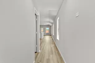 504 Marsh St, Cleburne, TX 76033 - Photo 3