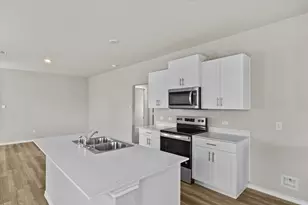 504 Marsh St, Cleburne, TX 76033 - Photo 9