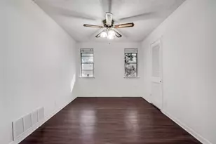 3711 E Devonshire Ct, Irving, TX 75062 - Photo 7