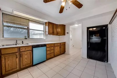 3711 E Devonshire Court, Irving, TX 75062 - Photo 5