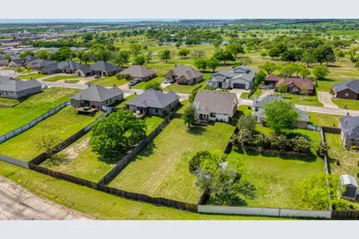 604 Holiday Hills Drive, Mineral Wells, TX 76067 - Photo 5