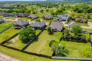 604 Holiday Hills Dr, Mineral Wells, TX 76067 - Photo 5