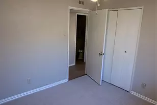 829 Pinoak Dr, Grand Prairie, TX 75052 - Photo 17