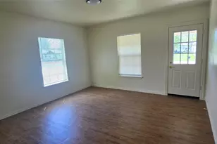 800 N 4th St, Sanger, TX 76266 - Photo 5