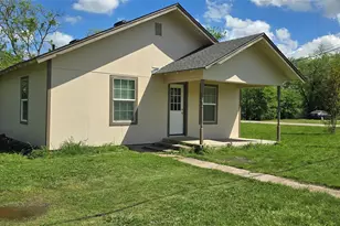 800 N 4th St, Sanger, TX 76266 - Photo 1