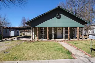 923 S Wine St, Gainesville, TX 76240 - Photo 1