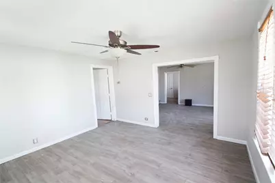 923 S Wine Street, Gainesville, TX 76240 - Photo 3