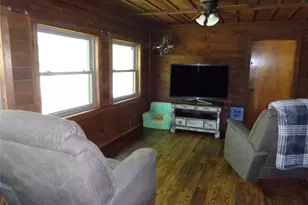 1201 S Bois D Arc St, Grandview, TX 76050 - Photo 5