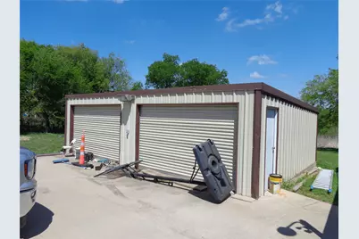 1201 S Bois D Arc Street, Grandview, TX 76050 - Photo 3