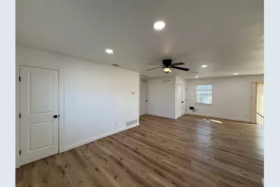 618 Pleasant Valley Road, Garland, TX 75040 - Photo 3