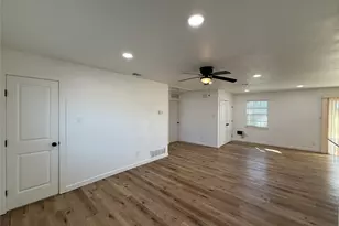 618 Pleasant Valley Rd, Garland, TX 75040 - Photo 3