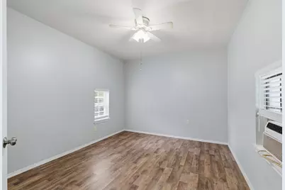 127 E Walker Street, Denison, TX 75021 - Photo 5