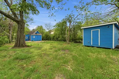 127 E Walker Street, Denison, TX 75021 - Photo 25