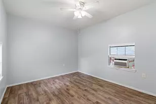 127 E Walker St, Denison, TX 75021 - Photo 21
