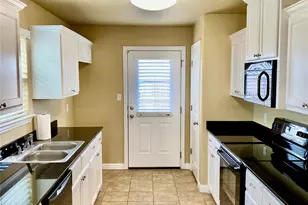 906 Dart Ct, Granbury, TX 76049 - Photo 5
