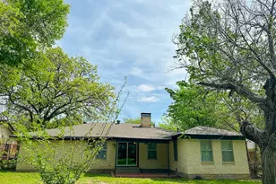 801 N Douglas Ave, Cleburne, TX 76033 - Photo 25