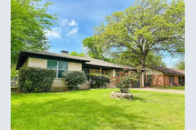 801 N Douglas Avenue, Cleburne, TX 76033 - Photo 1