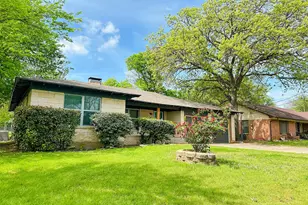 801 N Douglas Ave, Cleburne, TX 76033 - Photo 1