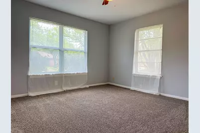 801 N Douglas Avenue, Cleburne, TX 76033 - Photo 17