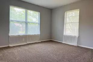 801 N Douglas Ave, Cleburne, TX 76033 - Photo 17