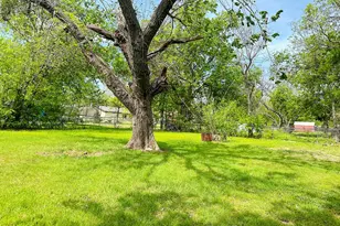 801 N Douglas Ave, Cleburne, TX 76033 - Photo 27