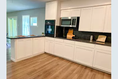 801 N Douglas Avenue, Cleburne, TX 76033 - Photo 13