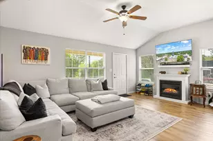 807 Rock Harbor Dr, Granbury, TX 76048 - Photo 5