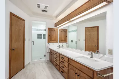 108 E Evans Street, Saint Jo, TX 76265 - Photo 29