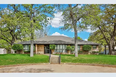 108 E Evans Street, Saint Jo, TX 76265 - Photo 1