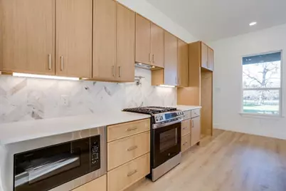 2634 Bainbridge Drive, Dallas, TX 75237 - Photo 11