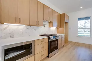 2634 Bainbridge Dr, Dallas, TX 75237 - Photo 11