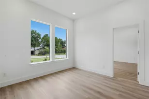 2634 Bainbridge Dr, Dallas, TX 75237 - Photo 29