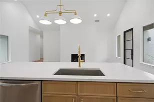 2634 Bainbridge Dr, Dallas, TX 75237 - Photo 9