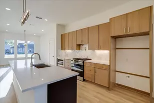 2634 Bainbridge Dr, Dallas, TX 75237 - Photo 7